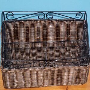 Signature Homestyles Wire and Wicker Organizer